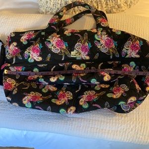 Large duffle Betsy Johnson